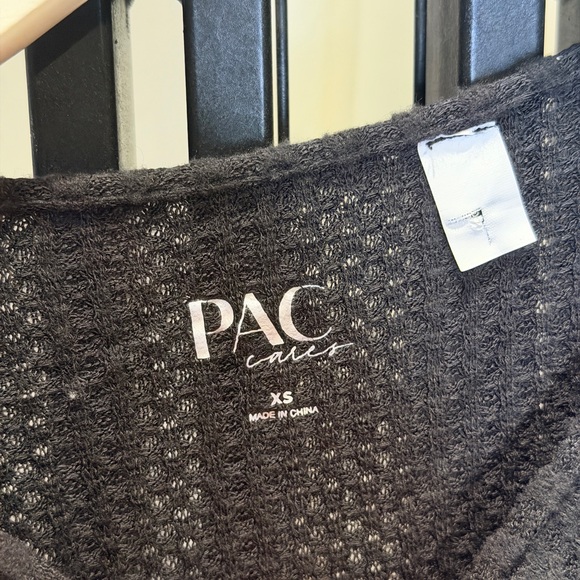 Chic‎ Black Ruffled Crop Top - Picture 4 of 4